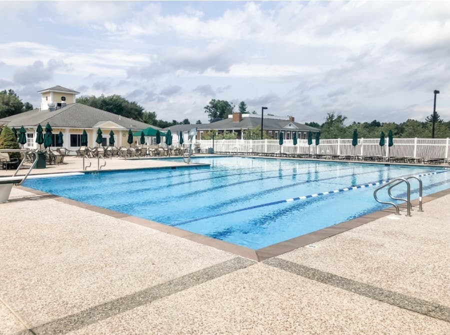 Poolside-seating-area-with-tables-umbrellas-and-chairs 